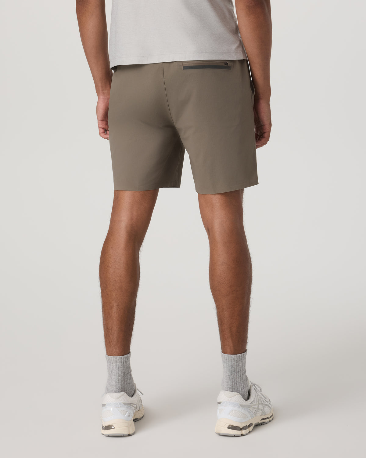 Vuori Grafton Short Unlined 7" Men's Training Shorts in Bark