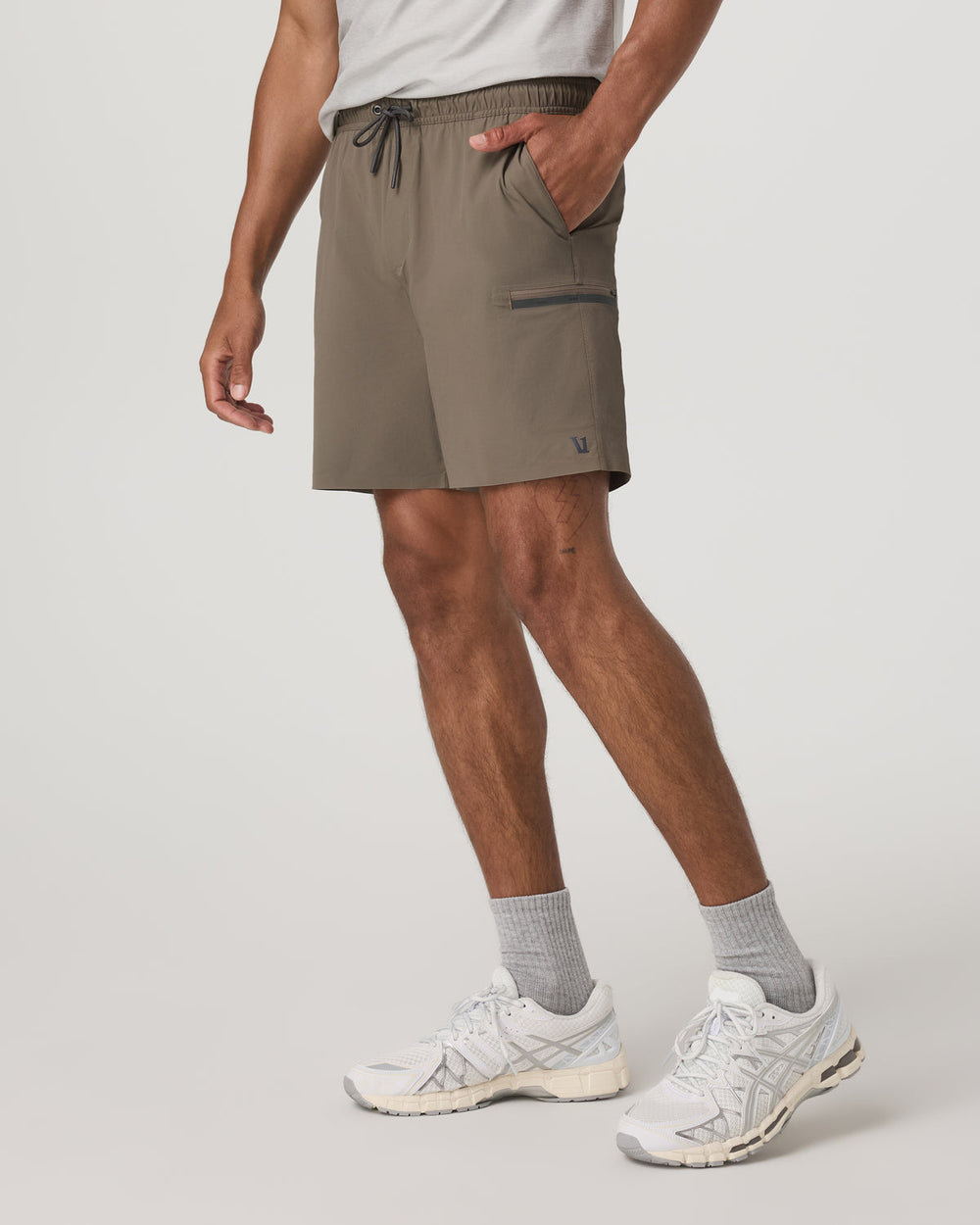 Vuori Grafton Short Unlined 7" Men's Training Shorts in Bark
