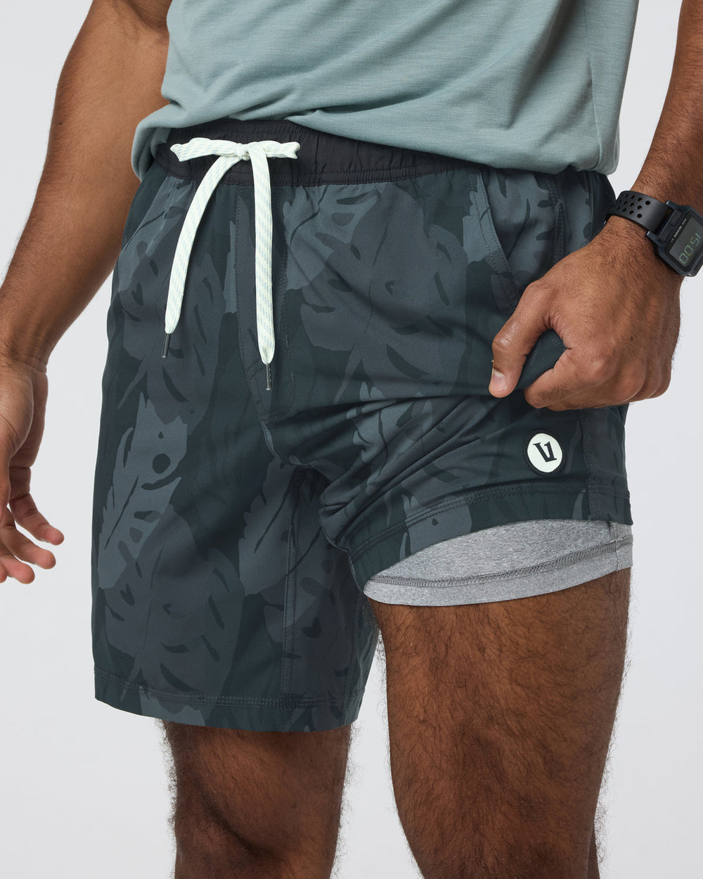 Vuori Kore Short Lined 7" Men's Black Leaves Athletic Shorts