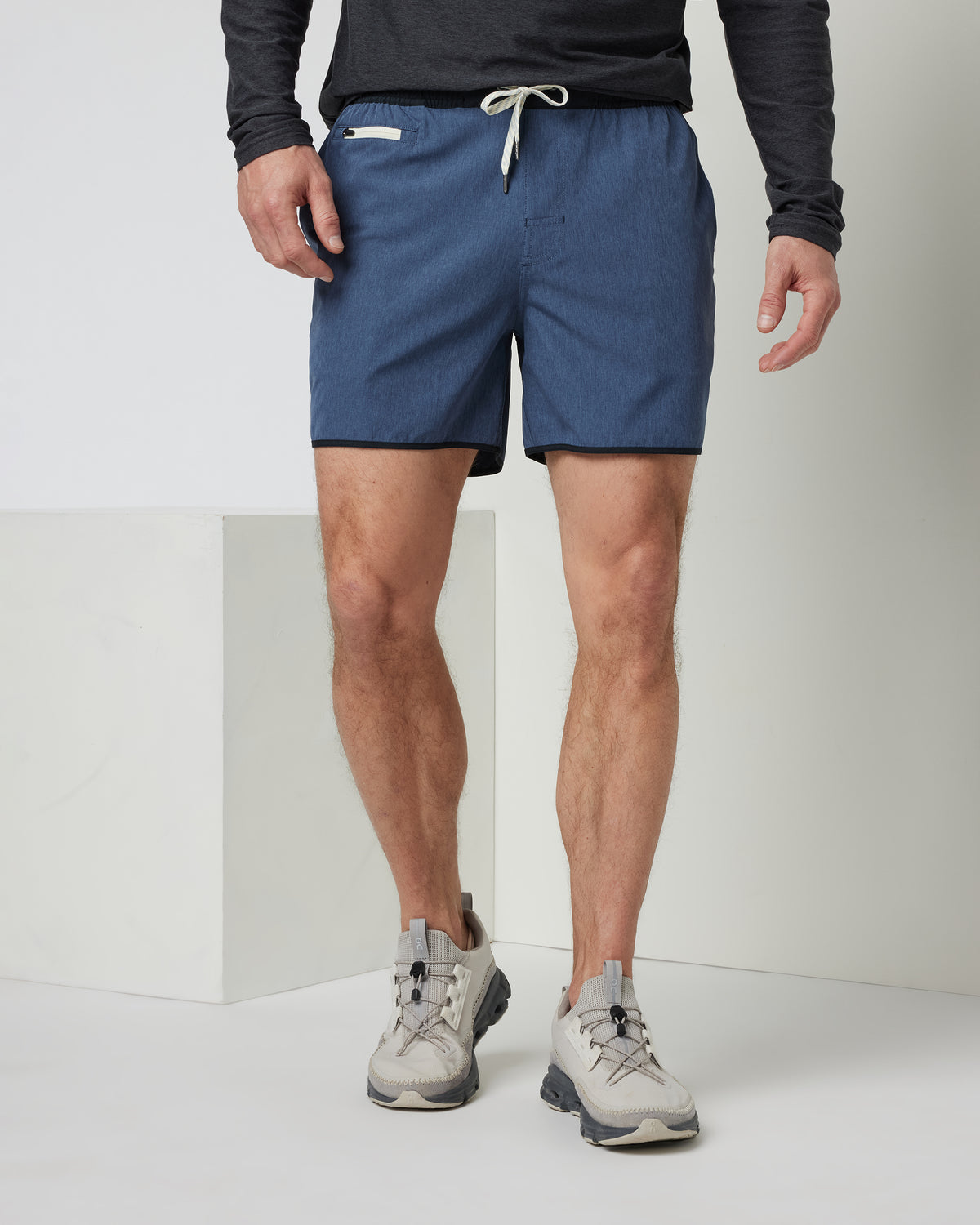 Vuori Banks Short 5" Azure Linen Texture