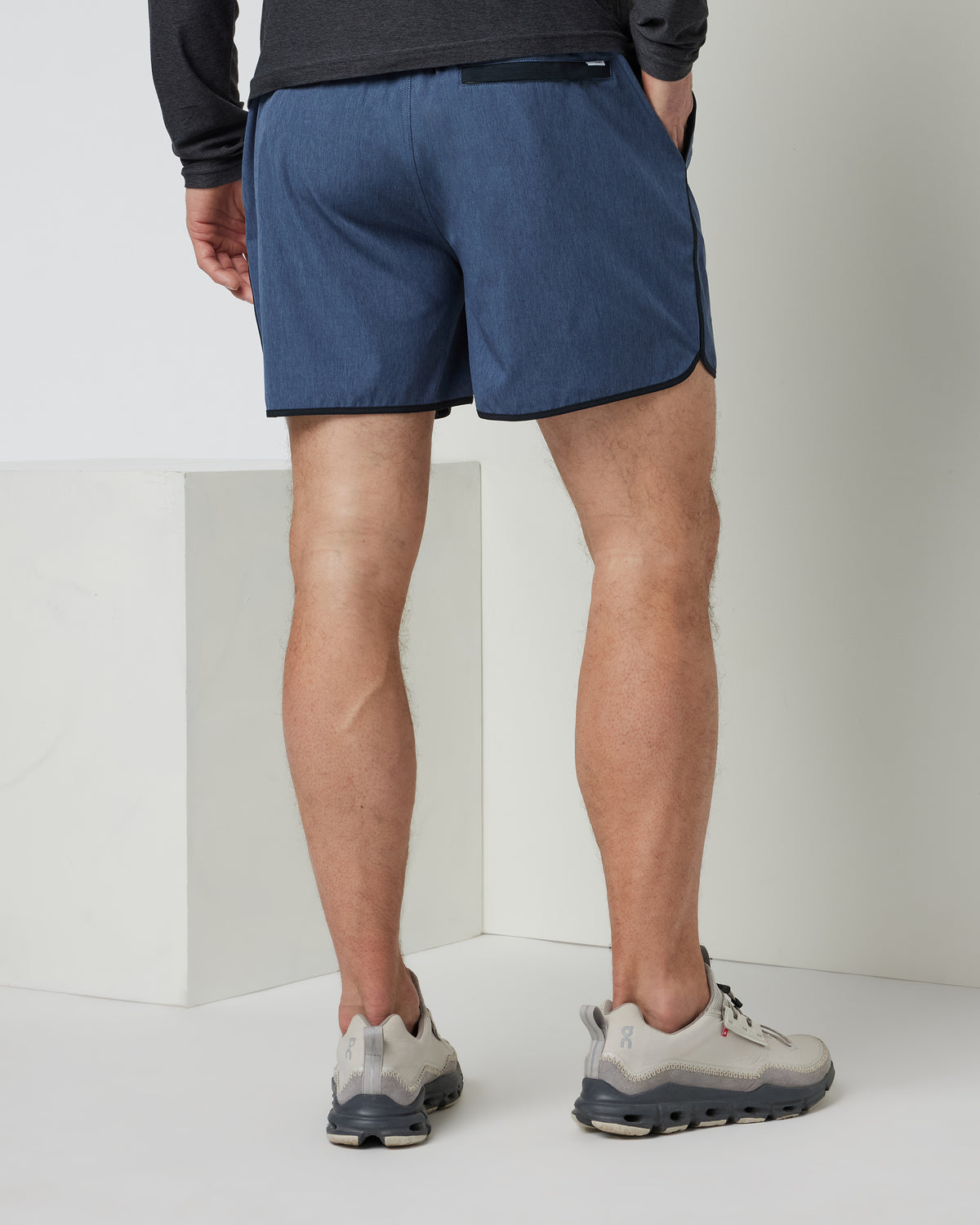 Vuori Banks Short 5" Azure Linen Texture