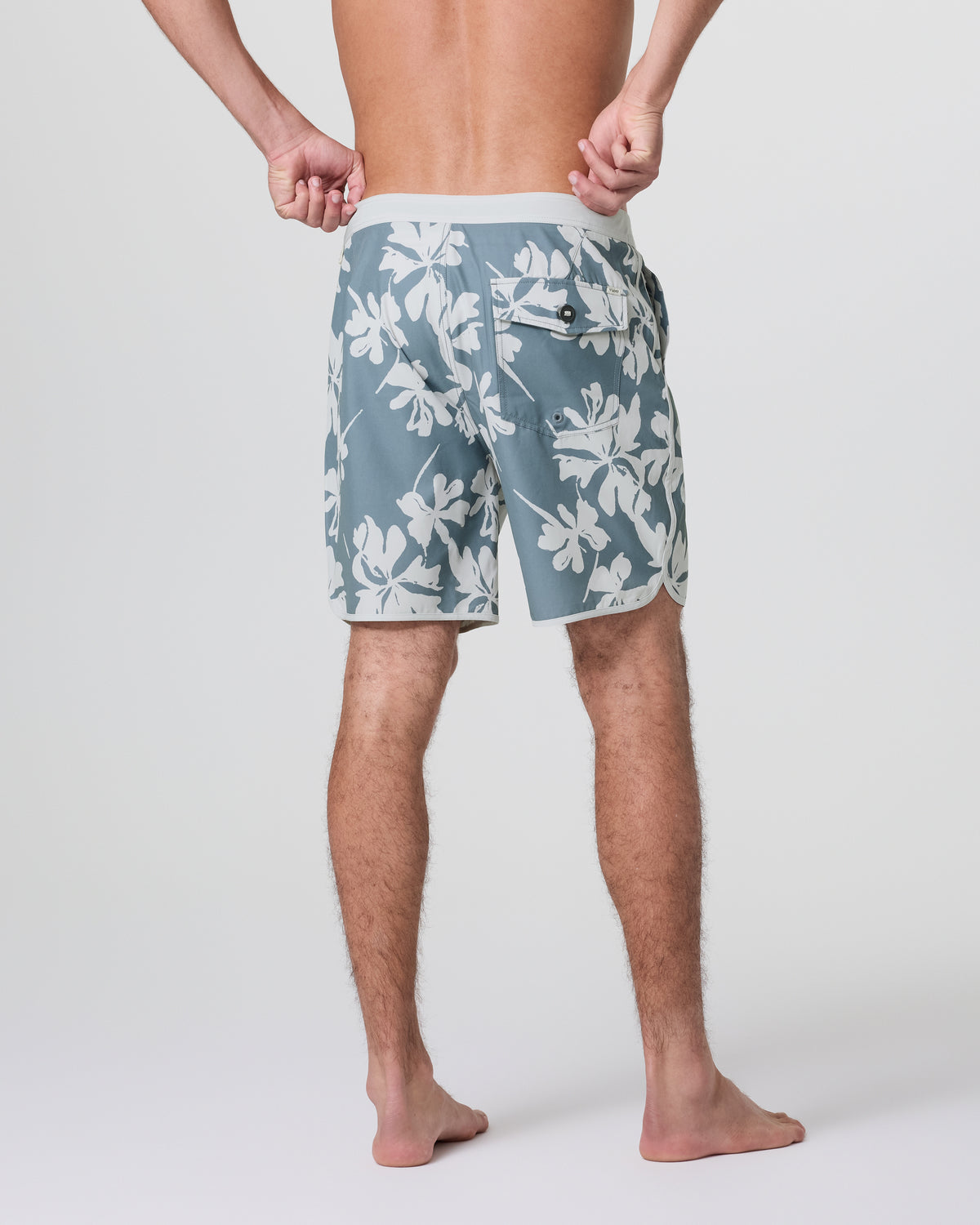 Vuori Cruise Boardshort Dusty Blue Plumeria