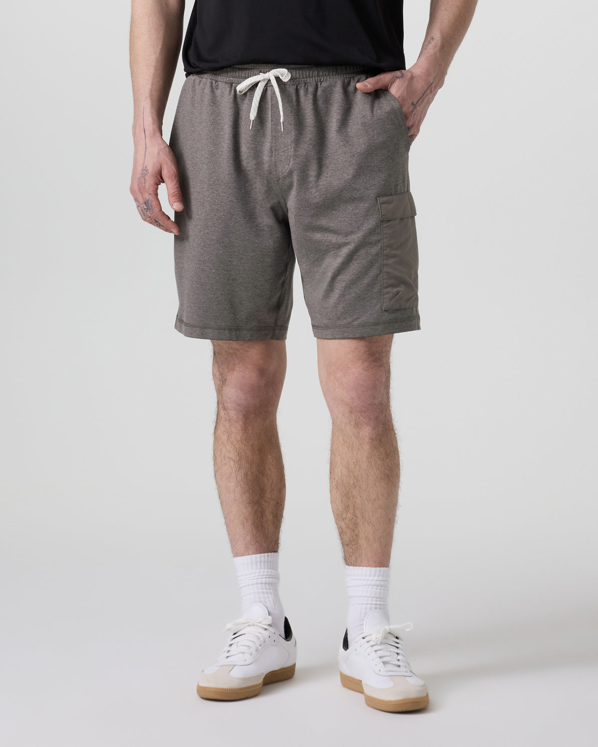 Vuori Sunday Performance Utility Short Classic Fit 8" Warm Grey Heather
