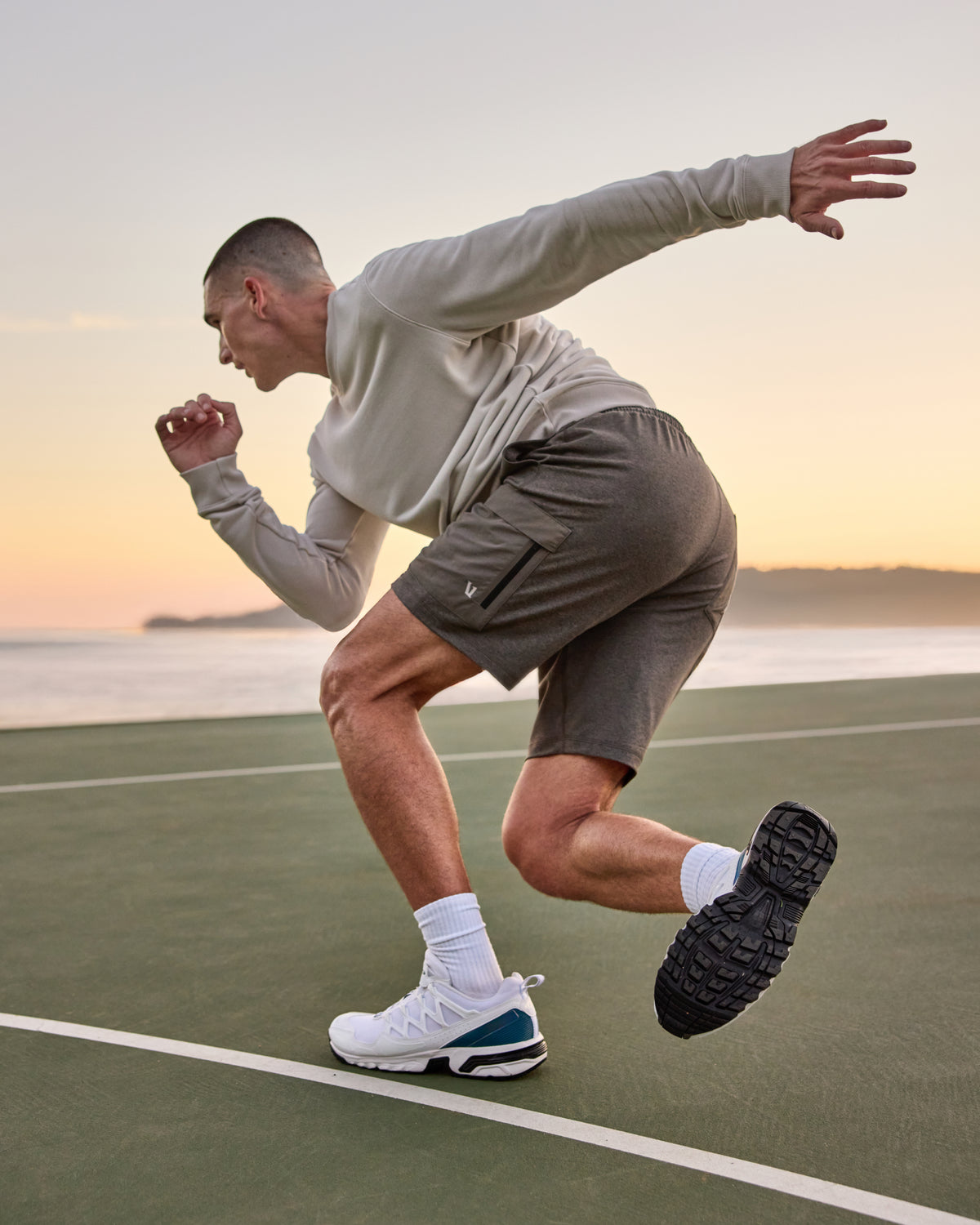 Vuori Sunday Performance Utility Short Classic Fit 8" Warm Grey Heather