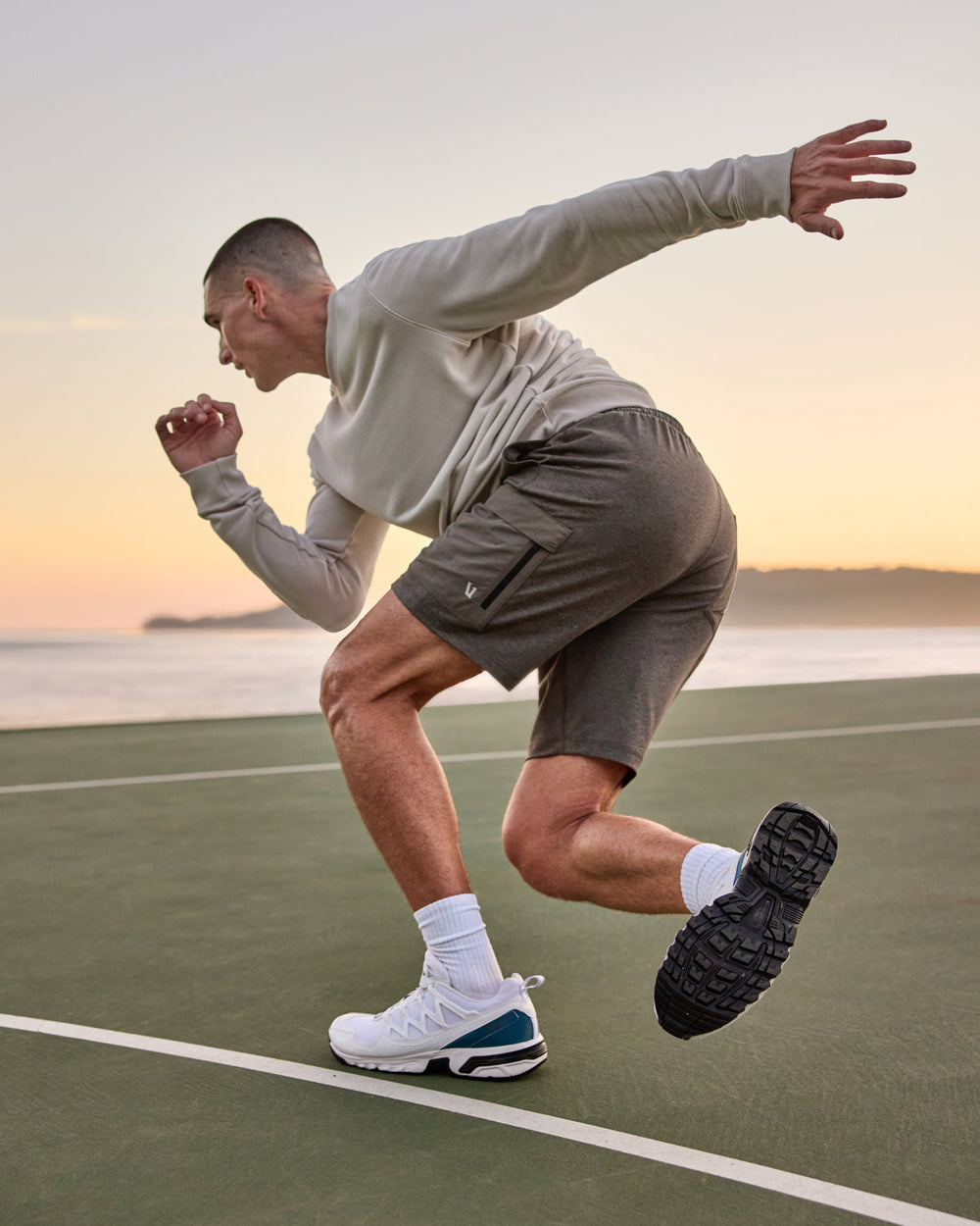 Vuori Sunday Performance Utility Short Classic Fit 8" Warm Grey Heather