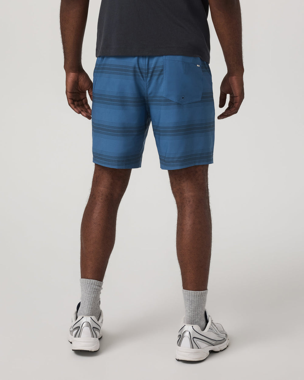 Vuori Kore Short Unlined 7" Sea Gradient Stripe