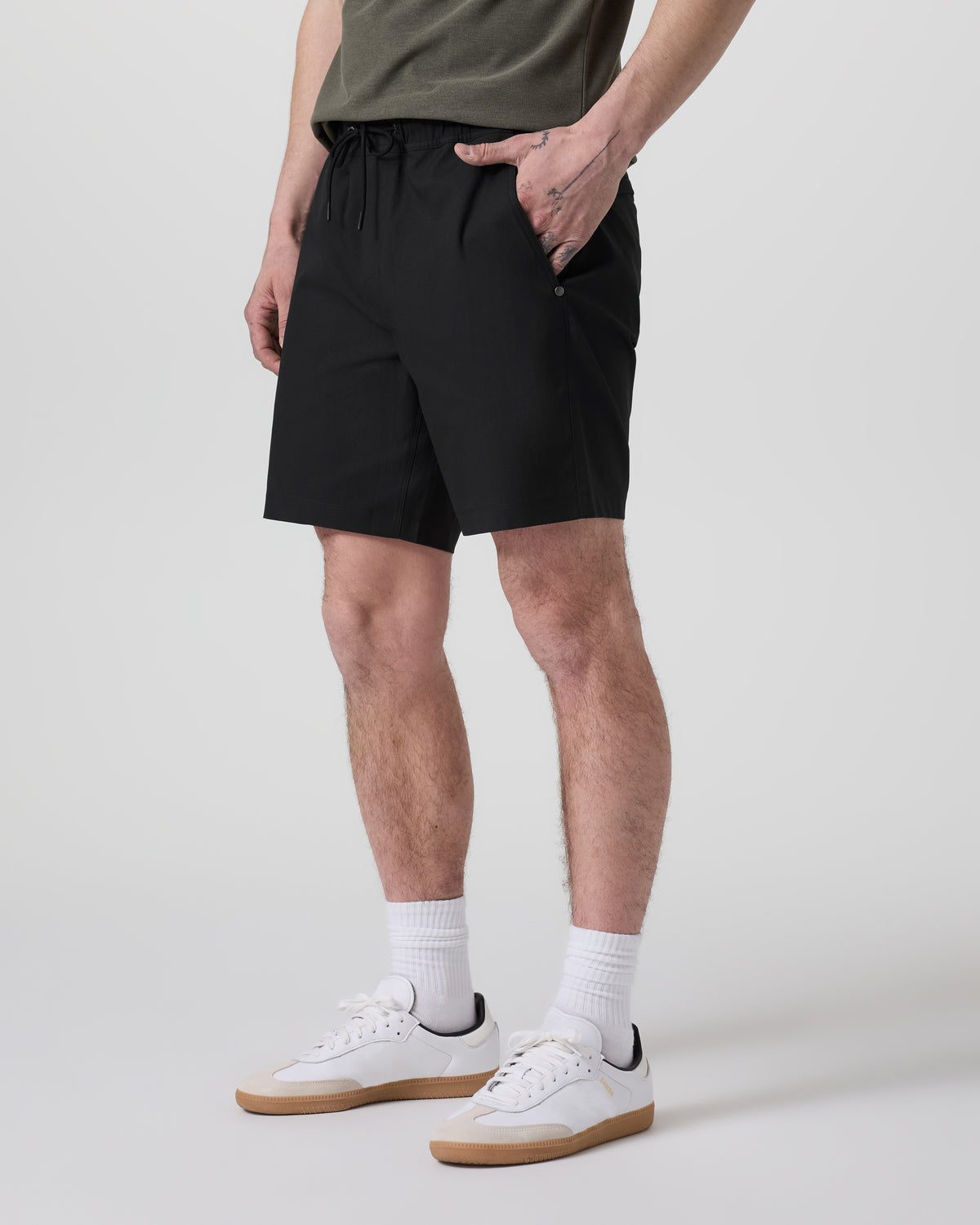 Vuori Cascade Crinkle Elastic Waist Short Classic Fit 8" Black