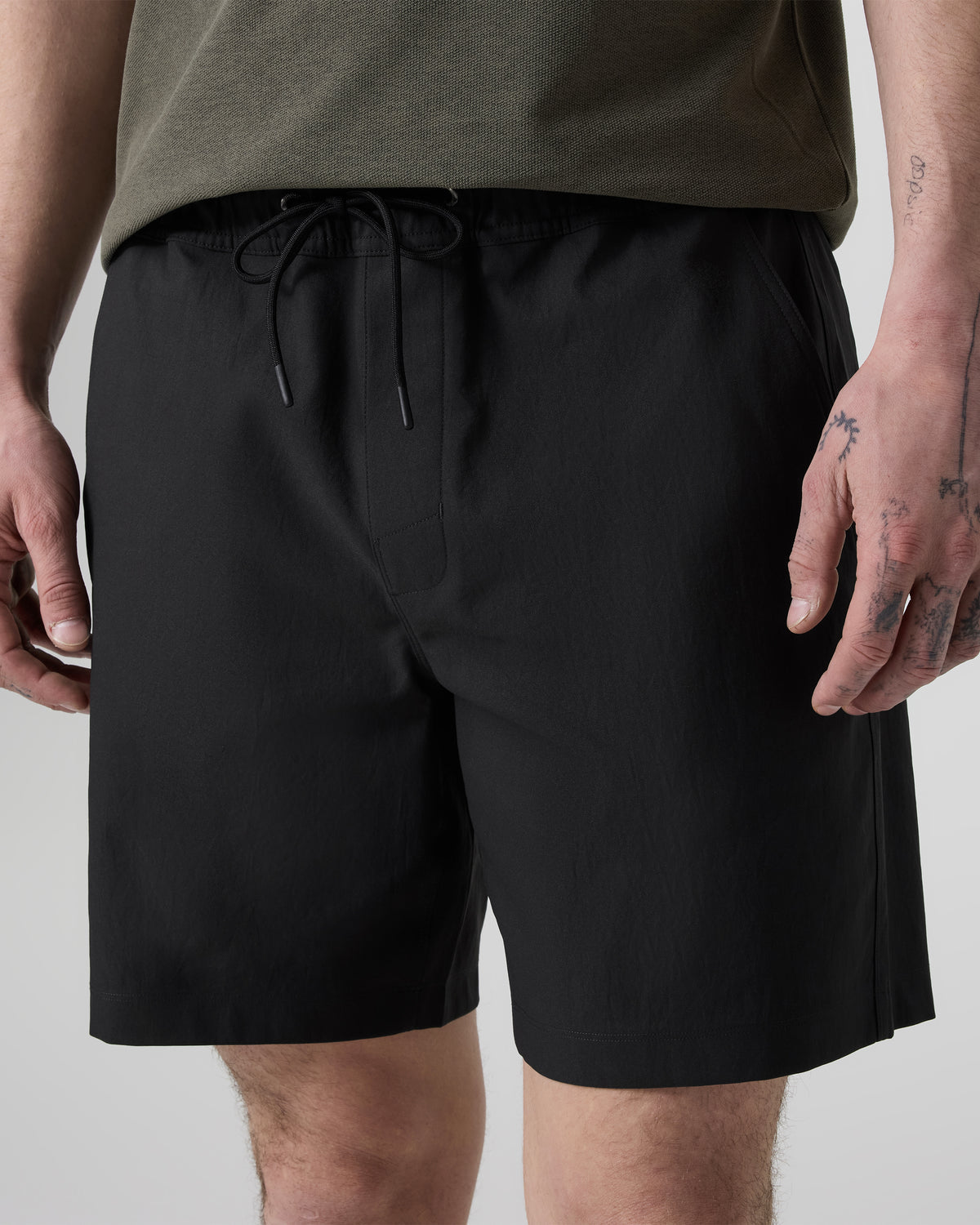 Vuori Cascade Crinkle Elastic Waist Short Classic Fit 8" Black