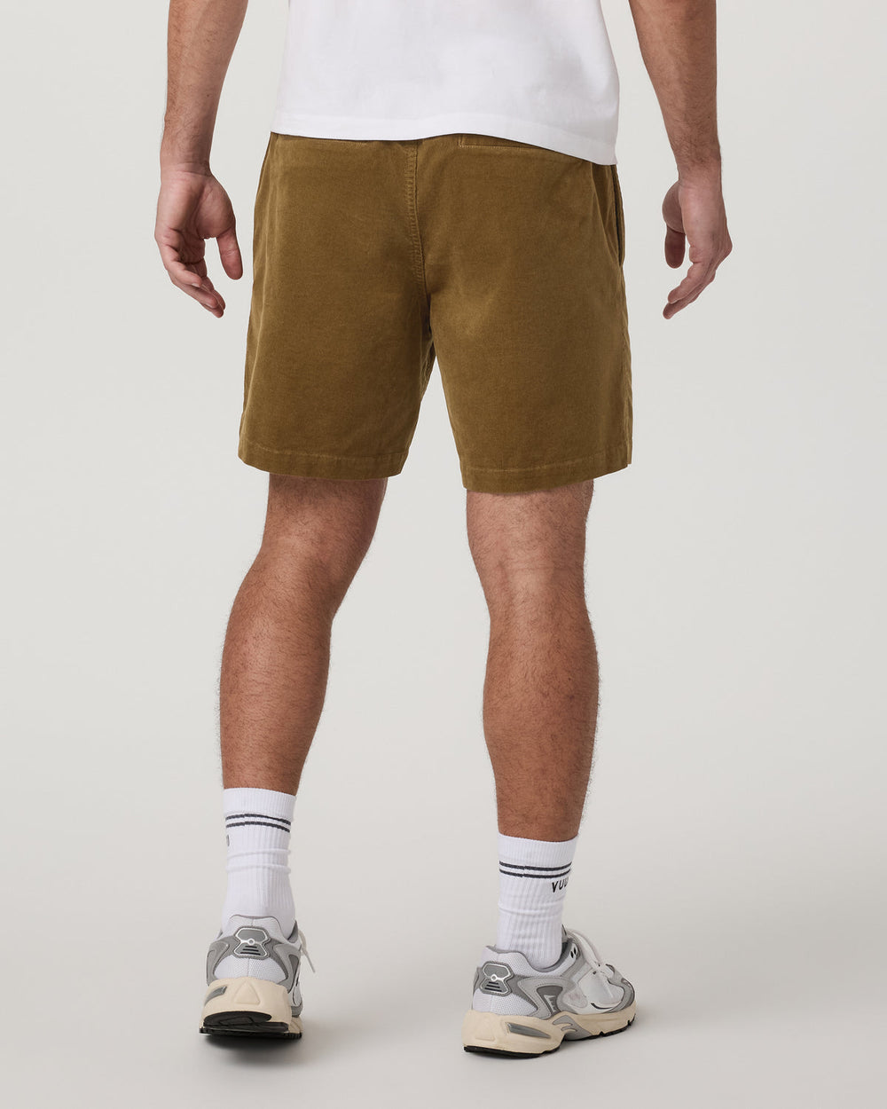 Vuori Optimist Elastic Waist Short 8" Men's Rum Relaxed Shorts