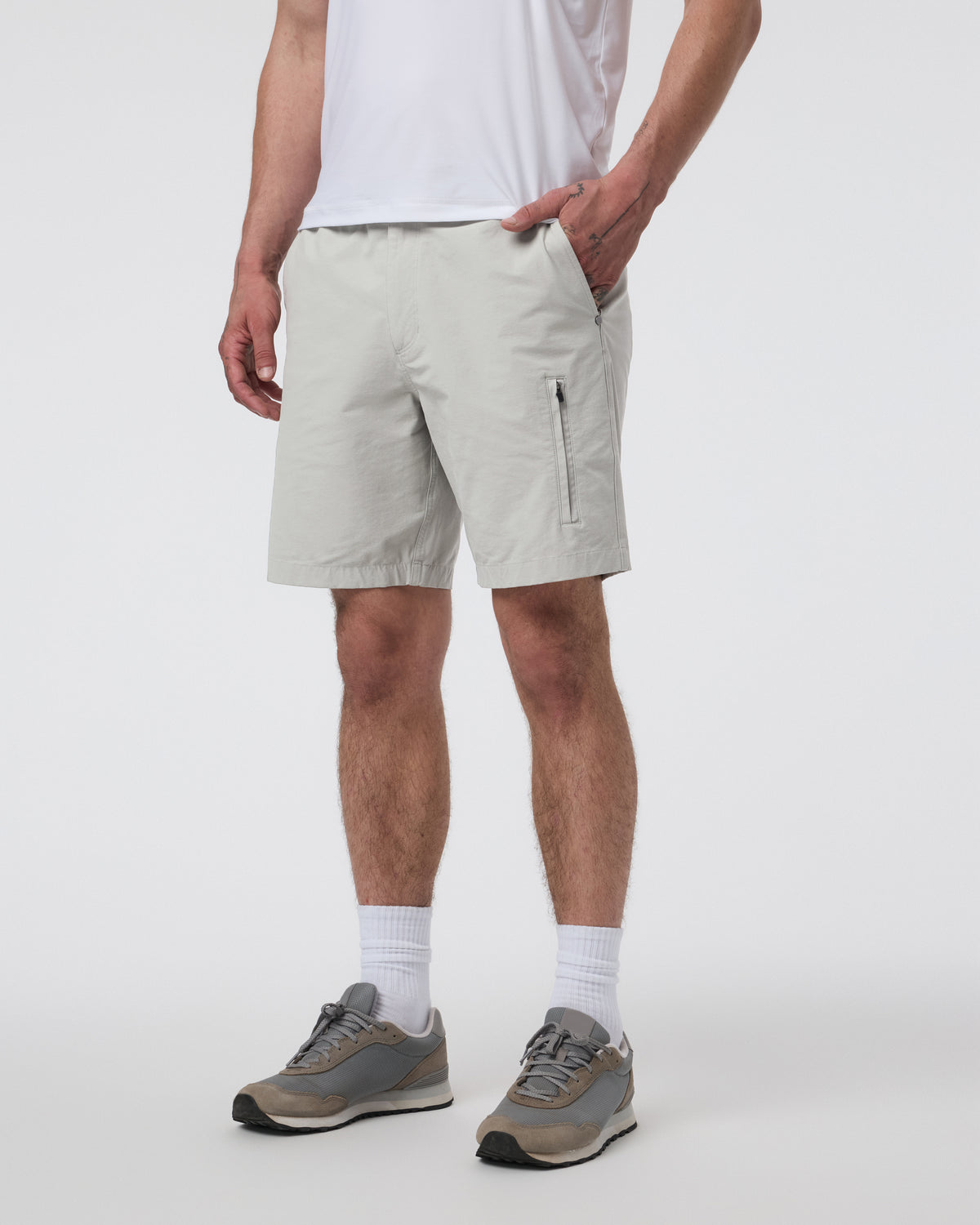 Vuori Barren Explorer Short Classic Fit 8" Talc