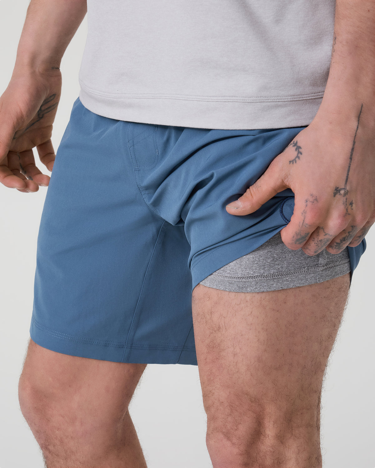 Vuori Kore Short Lined 7" Men's Pool Blue Tonal Athletic Shorts