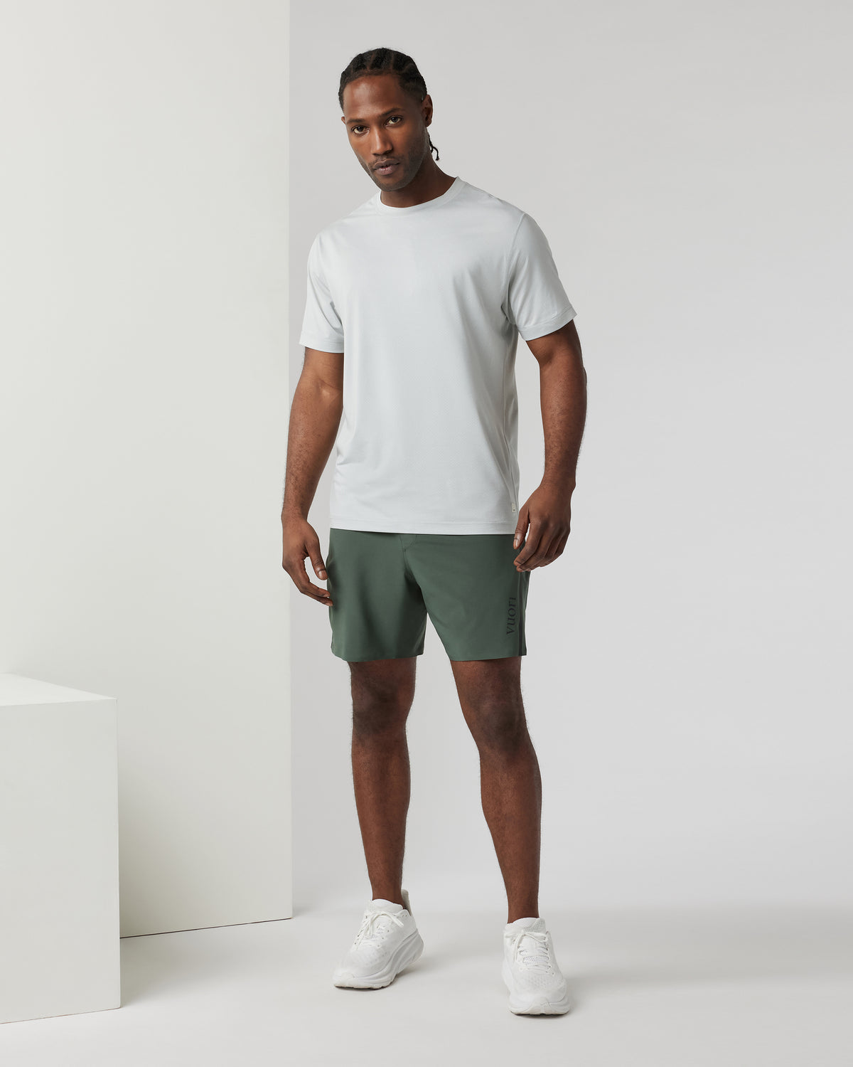 Vuori Tradewind Performance Tee 2.0 Sky Grey Heather