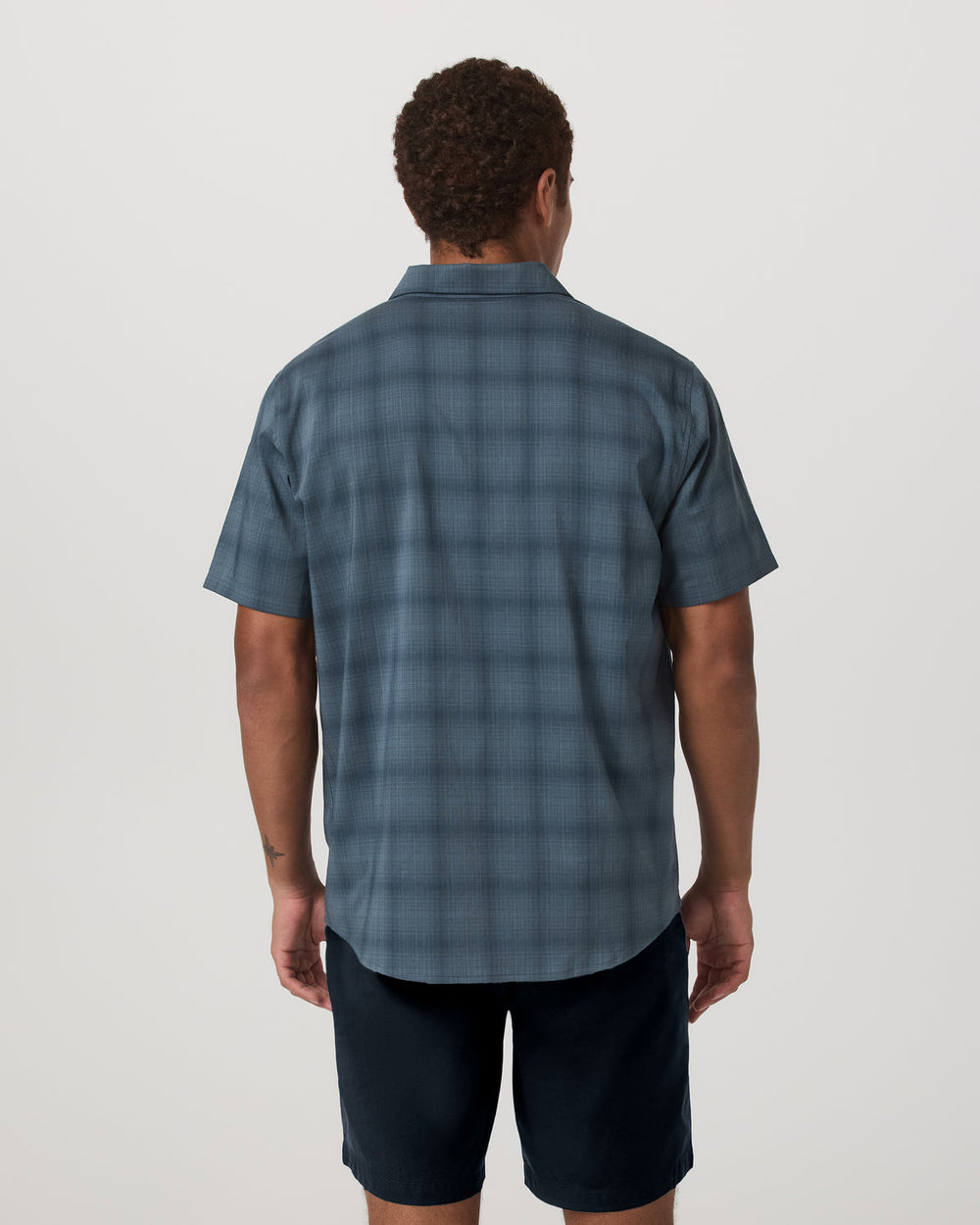 Vuori Short Sleeve Plaid Button Down Shirt Men's Abyss Shirt