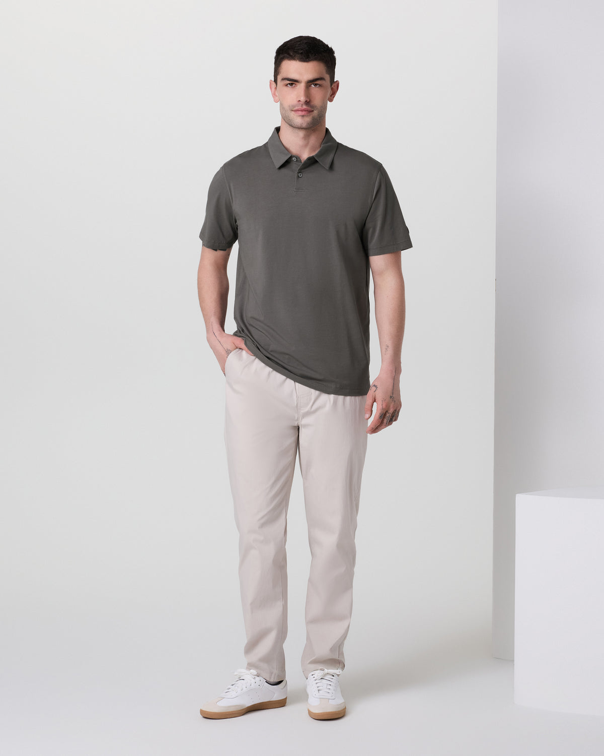 Vuori Short Sleeve Feather Polo Warm Grey