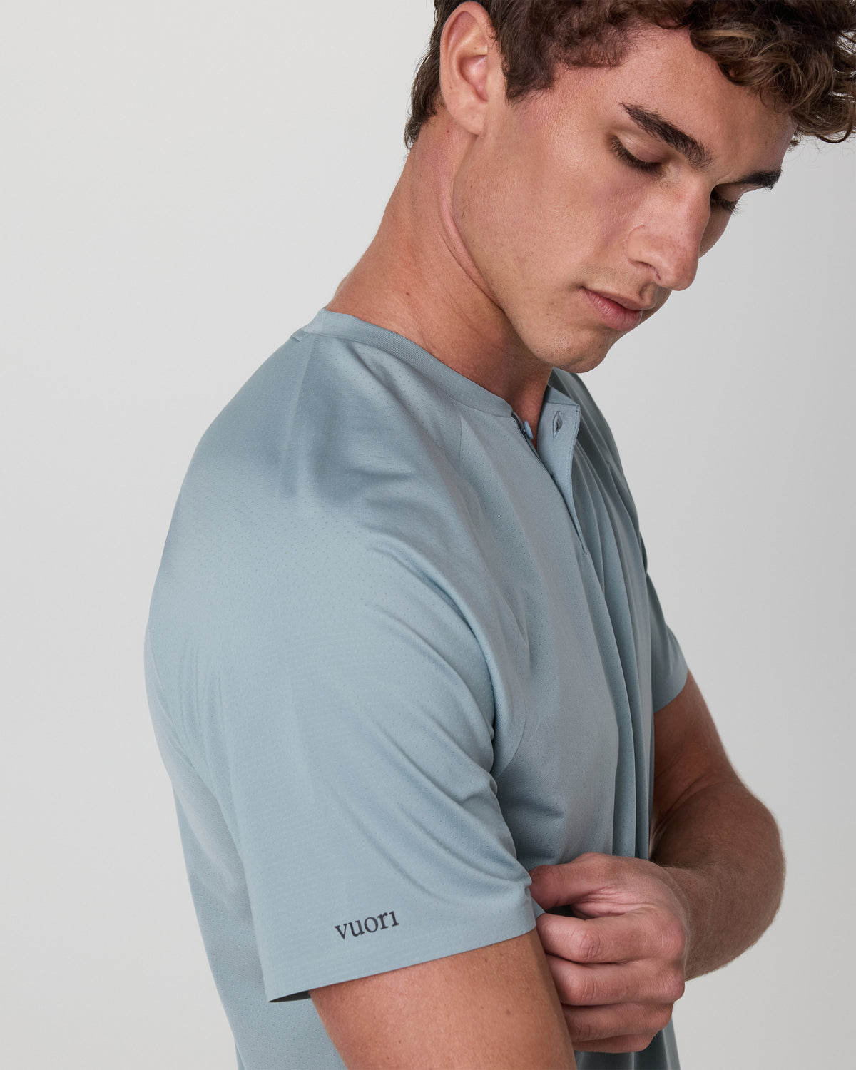 Vuori Short Sleeve Viewpoint Henley Mist