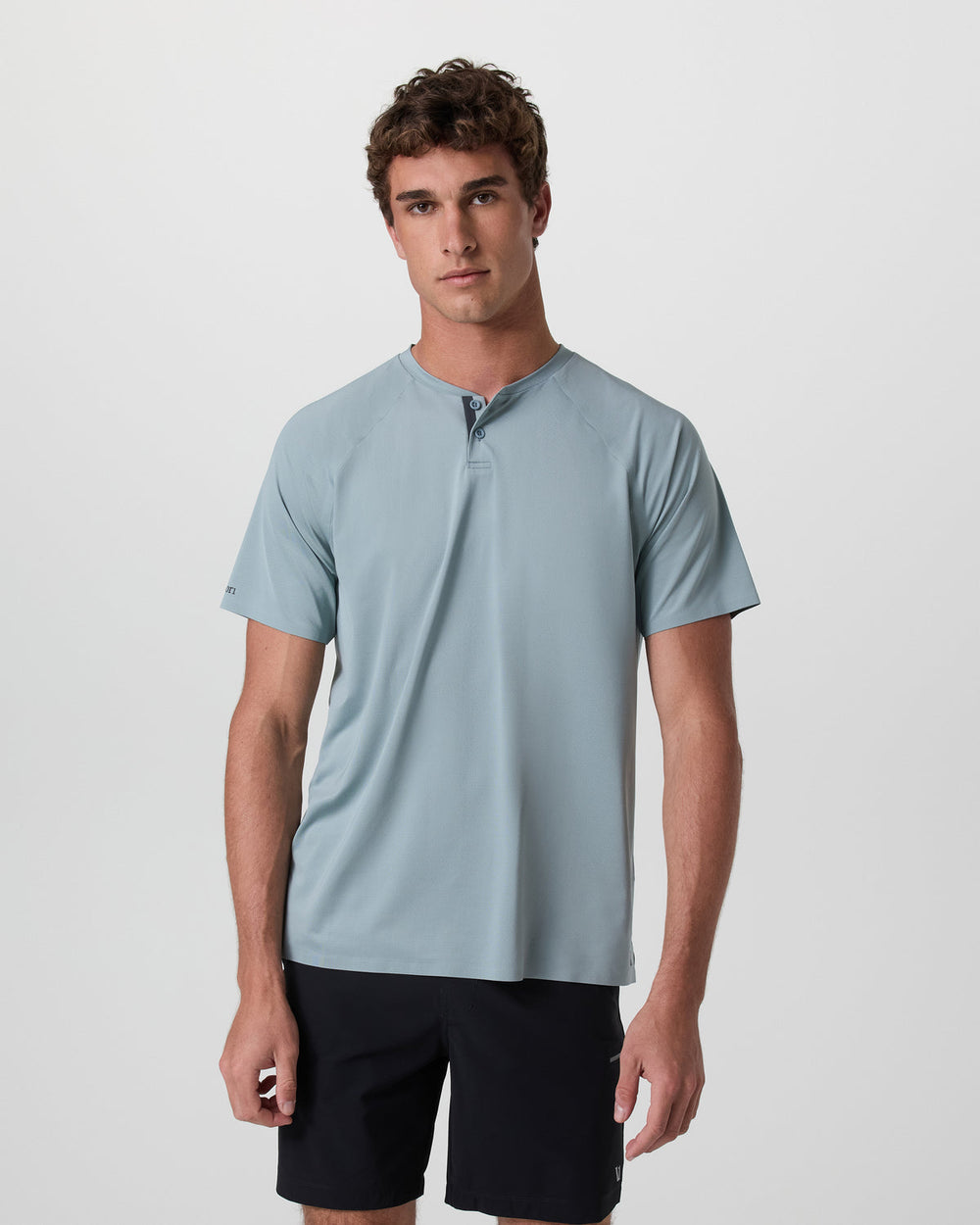 Vuori Short Sleeve Viewpoint Henley Mist
