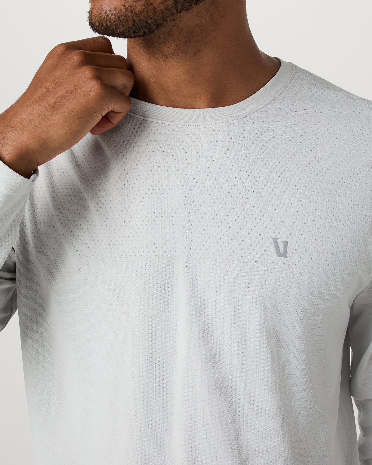 Vuori Men's Long Sleeve Clearview Seamless Tee Frost Grey Shirt