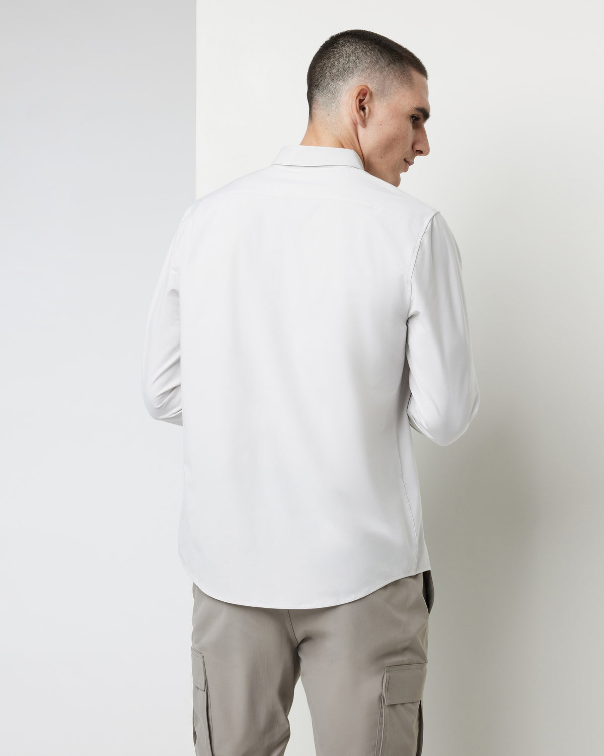 Vuori Long Sleeve Bridge Button Down Men's Salt Shirt