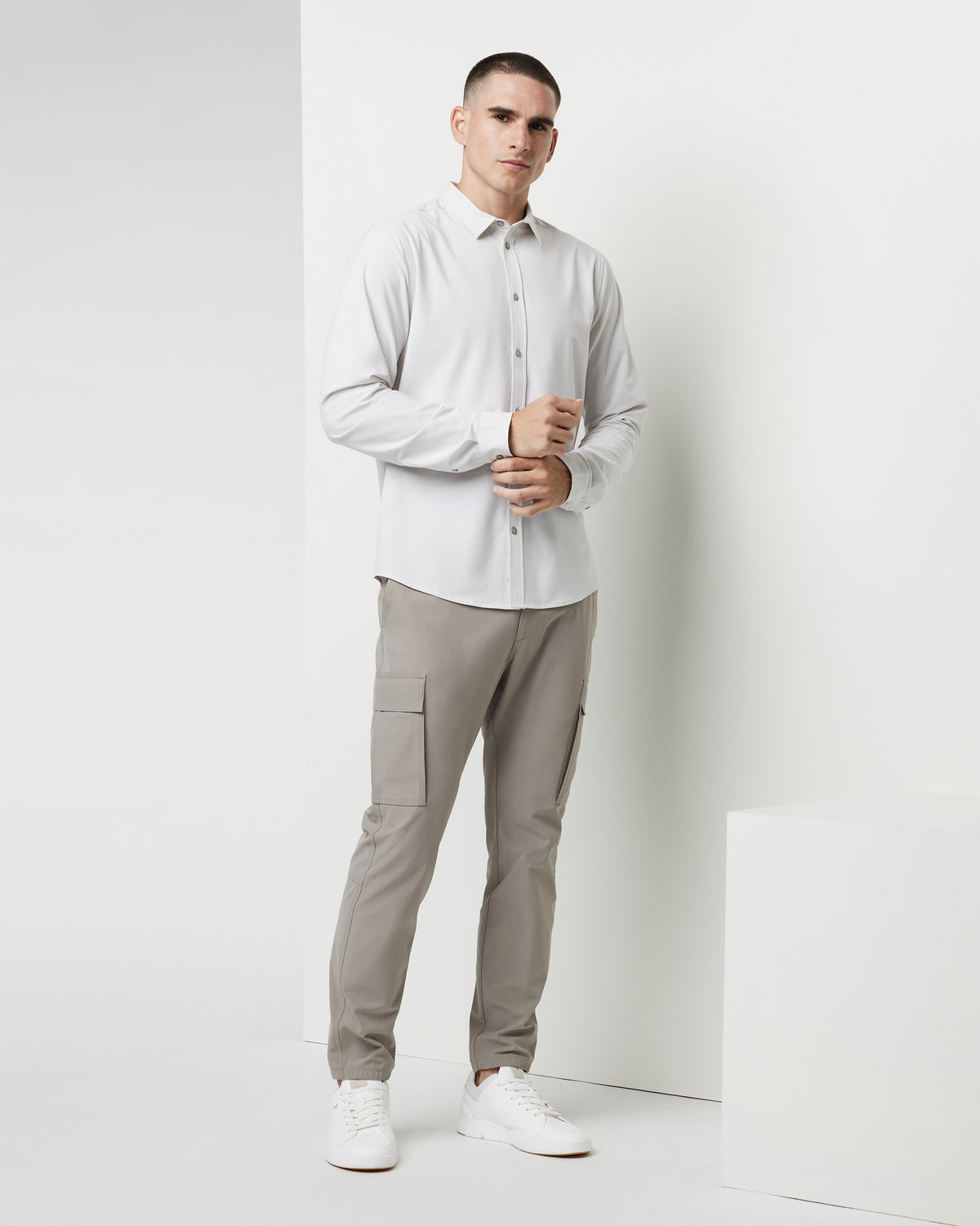 Vuori Long Sleeve Bridge Button Down Men's Salt Shirt