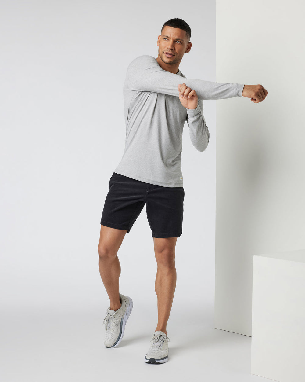 Vuori Long-Sleeve Ease Performance Henley Light Heather Grey