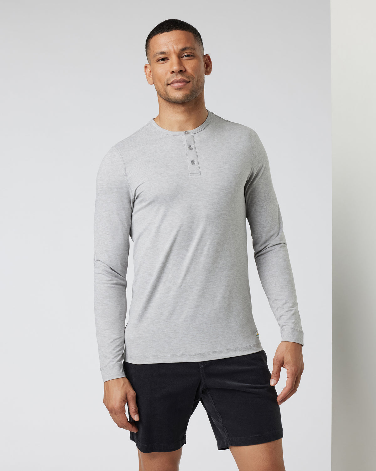 Vuori Long-Sleeve Ease Performance Henley Light Heather Grey