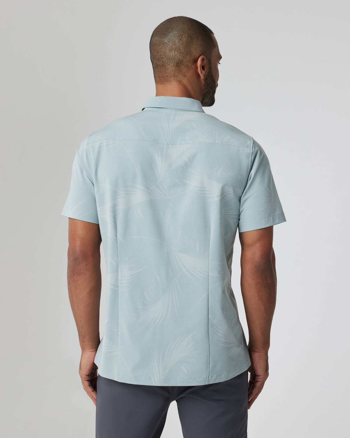 Vuori Short-Sleeve Bridge Button Down Chalk Blue Falling Fronds