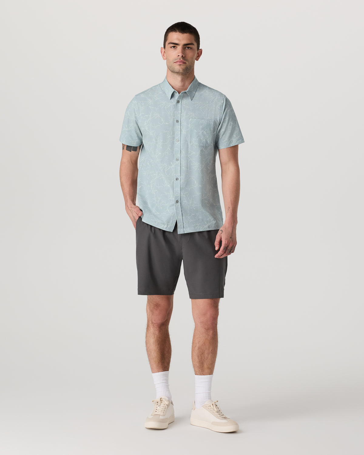 Vuori Short Sleeve Bridge Button Down Men's Chalk Blue Shirt