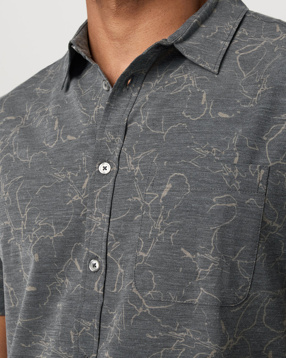 Vuori Short Sleeve Bridge Button Down Men's Root Shirt