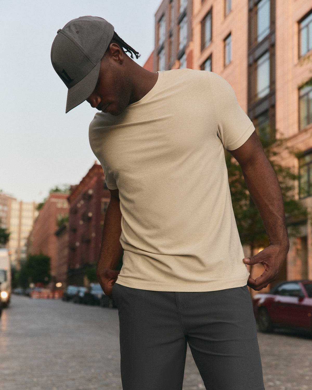 Vuori Strato Tech Tee Men's Mushroom Heather T-Shirt